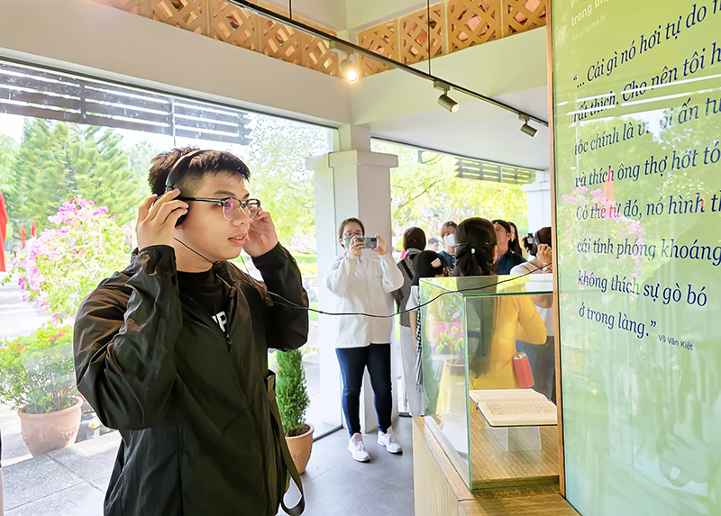 Tour du lịch ảo VR 360, thuyết minh tự động được áp dụng tại nhiều di tích ở Vĩnh Long. Ảnh minh họa AI