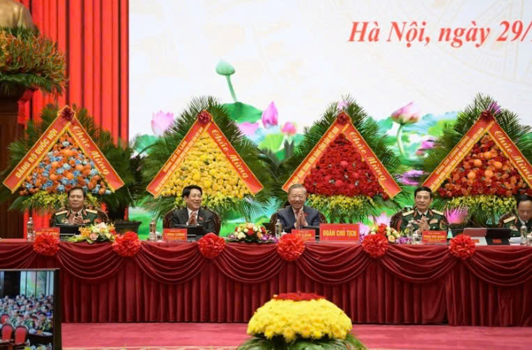 Tổng Bí thư Tô Lâm và Chủ tịch nước Lương Cường ngồi tại đoàn chủ tịch