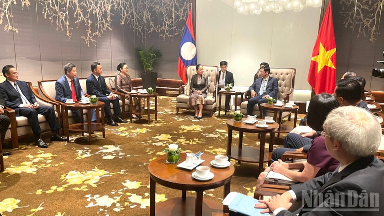 Quang cảnh buổi làm việc.
