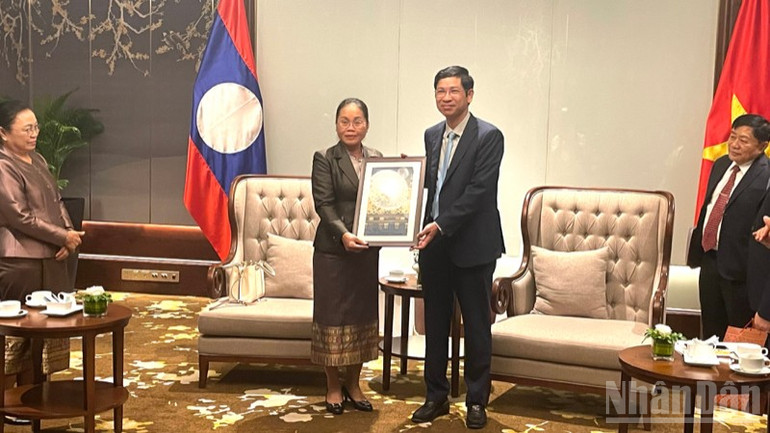 Việt Nam-Lào tăng cường hợp tác trên các lĩnh vực văn hóa, thể thao và du lịch.