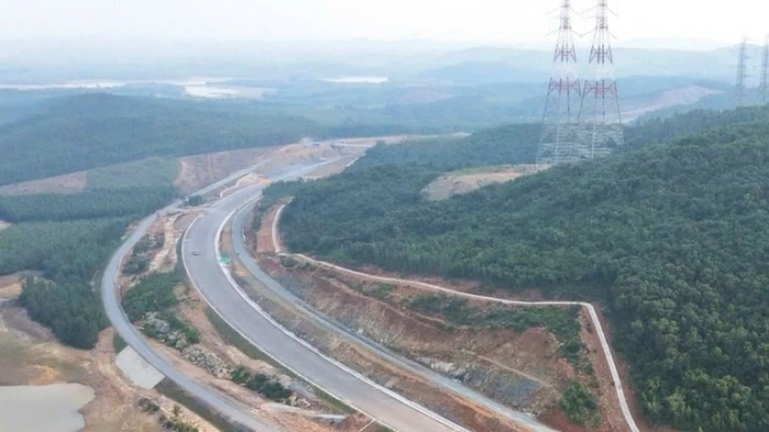 Đột phá phát triển hạ tầng giao thông đồng bộ, hiện đại