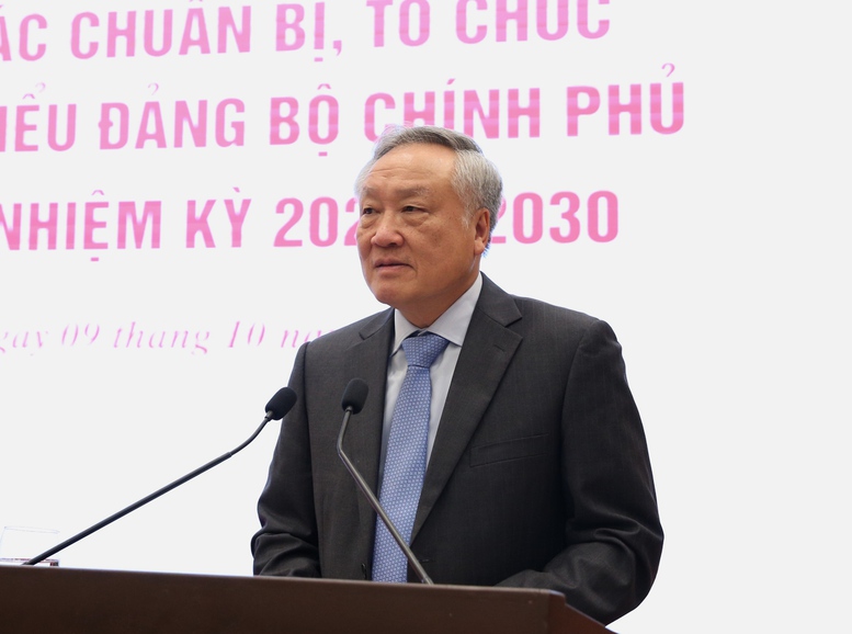 Phó Thủ tướng Thường trực Nguyễn Hòa Bình trực tiếp trả lời câu hỏi của phóng viên - Ảnh: VGP/Nguyễn Hoàng