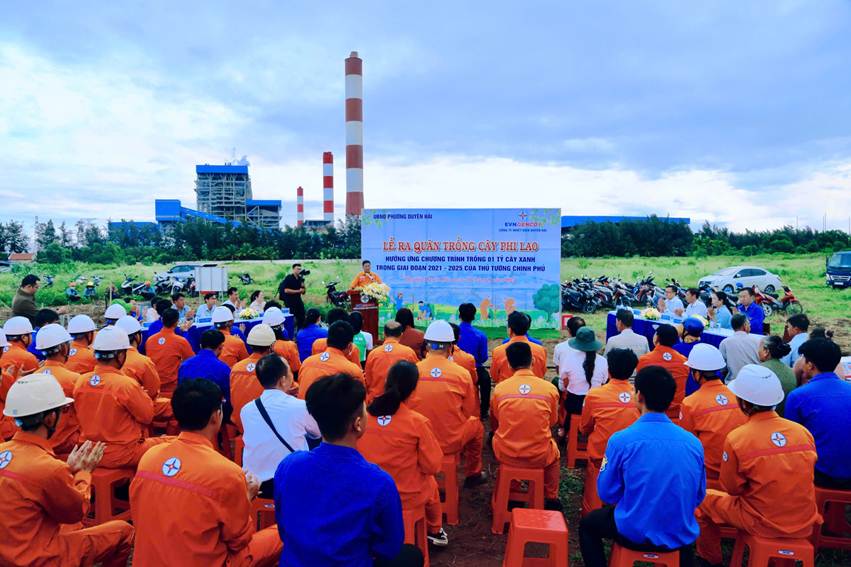 Quang cảnh buổi Lễ ra quân trồng cây
