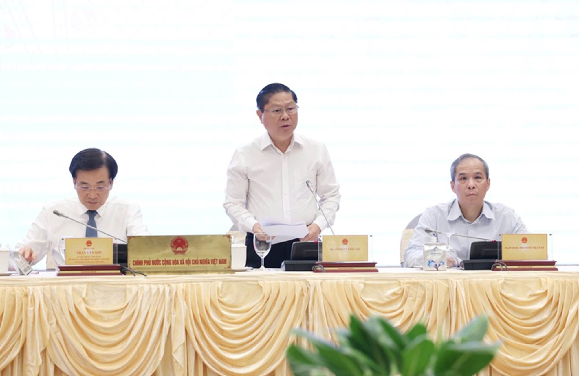 Thứ trưởng Lê Tấn Dũng trả lời báo chí tại phiên họp Chính phủ thường kỳ tháng 9/2025 - Ảnh: VGP/Quang Thương