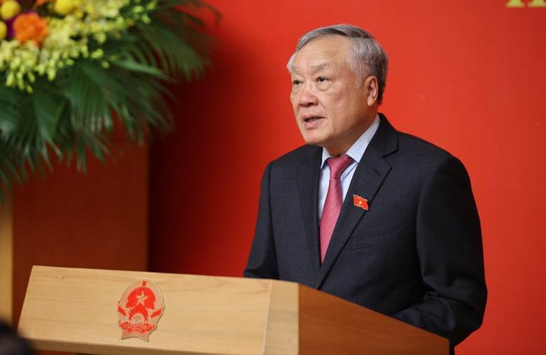 Phó Thủ tướng Thường trực Chính phủ Nguyễn Hòa Bình đã công bố và Thủ tướng Chính phủ Phạm Minh Chính đã trao các quyết định của Chủ tịch nước về việc bổ nhiệm nhân sự - Ảnh: VGP/Nhật Bắc