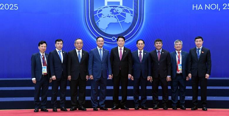 Chủ tịch nước Lương Cường, Phó Thủ tướng Bùi Thanh Sơn và đoàn đại biểu Việt Nam dự Lễ mở ký Công ước Hà Nội - Ảnh VGP/Hải Minh