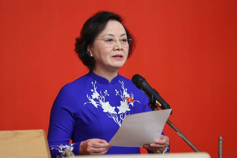 Thay mặt các đồng chí được bổ nhiệm phát biểu nhận nhiệm vụ, Phó Thủ tướng Phạm Thị Thanh Trà nêu rõ, các đồng chí được bổ nhiệm nhận thức sâu sắc rằng: Vinh dự càng lớn, trách nhiệm càng cao, danh dự là điều thiêng liêng, cao quý nhất của người cán bộ lãnh đạo, phụng sự Tổ quốc, phục vụ nhân dân là lẽ sống cao đẹp nhất - Ảnh: VGP/Nhật Bắc