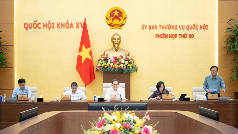 Phó Chủ tịch Quốc hội Lê Minh Hoan điều hành nội dung thảo luận chiều 9/10. (Ảnh: DUY LINH)
