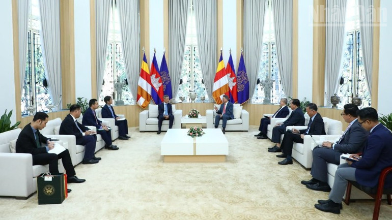 Toàn cảnh cuộc làm việc.