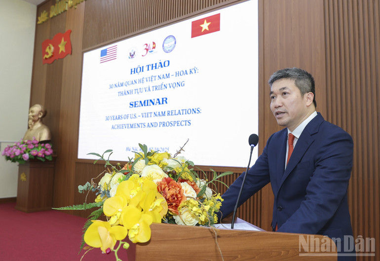 Chủ tịch Liên hiệp các tổ chức hữu nghị Việt Nam Phan Anh Sơn phát biểu khai mạc Hội thảo. (Ảnh: Đinh Hòa)