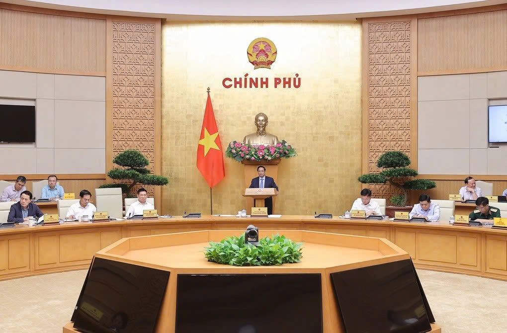 Thủ tướng Phạm Minh Chính chủ trì phiên họp Chính phủ đánh giá tình hình sau 3 tháng thực hiện mô hình chính quyền địa phương 2 cấp hôm 1/10 (Ảnh: Đoàn Bắc).

