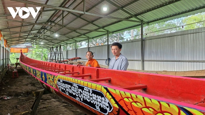 Phum sóc rộn ràng chuẩn bị cho Lễ hội đua ghe Ngo của đồng bào Khmer