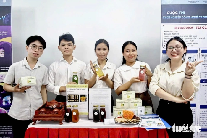 Sinh viên khởi nghiệp dùng AI để… bán trà, dạy lịch sử, ngăn lừa đảo online