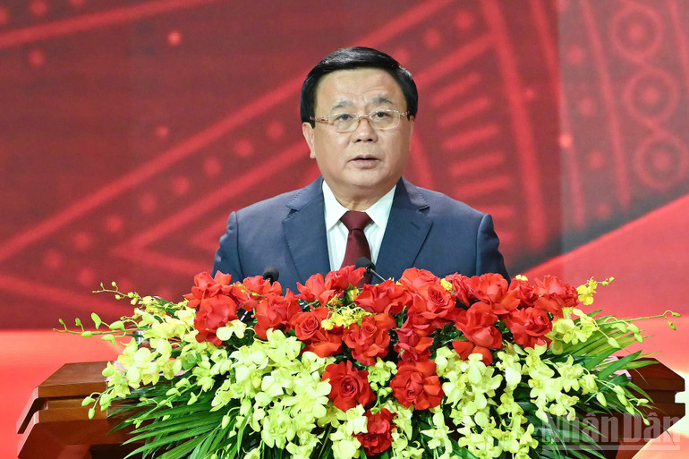 Đồng chí Nguyễn Xuân Thắng phát biểu tổng kết cuộc thi.