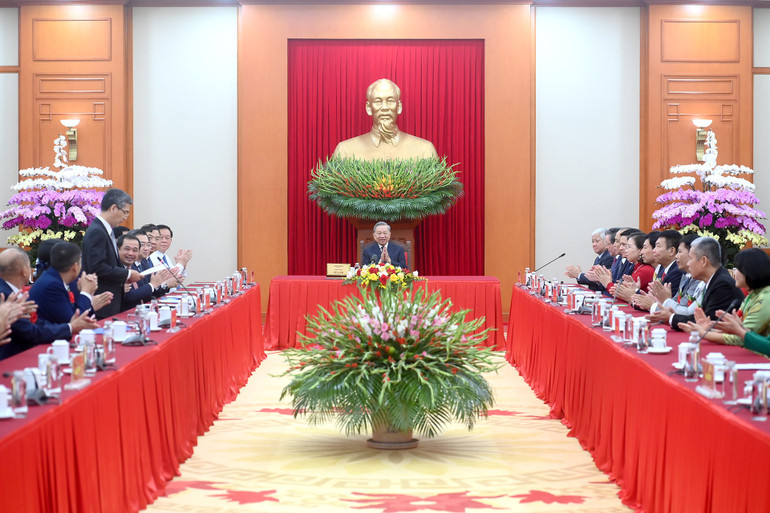 Tổng Bí thư Tô Lâm chủ trì gặp mặt các đại biểu nông dân Việt Nam xuất sắc và nhà khoa học của nhà nông năm 2025. (Ảnh ĐĂNG KHOA)
