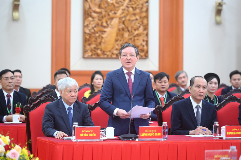 Chủ tịch Hội Nông dân Việt Nam Lương Quốc Đoàn phát biểu tại cuộc gặp mặt. (Ảnh ĐĂNG KHOA)
