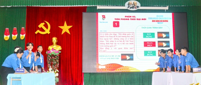 Khơi gợi niềm đam mê các môn khoa học chính trị