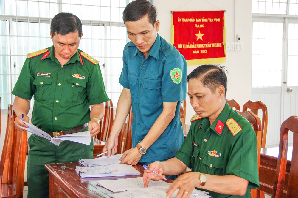 Bộ Chỉ huy Quân sự tỉnh chỉ đạo thành lập các đoàn kiểm tra, hướng dẫn thực hiện công tác tuyển quân ở các xã, phường trên địa bàn tỉnh. Ảnh: TẤN CƯỜNG


