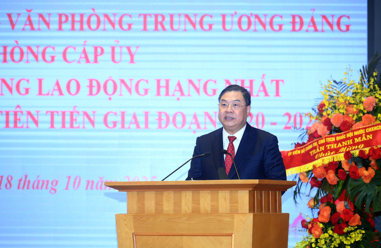 Chánh Văn phòng Trung ương Đảng Phạm Gia Túc đọc diễn văn tại lễ kỷ niệm. (Ảnh ĐĂNG KHOA)