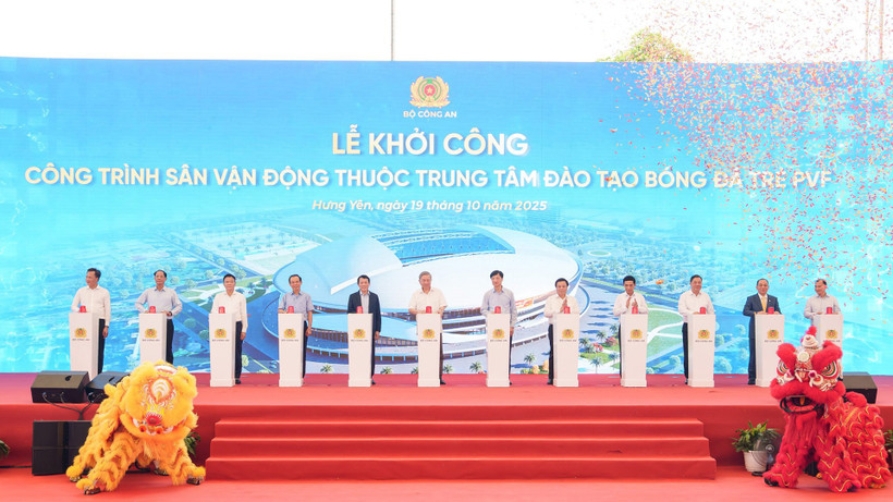 Tổng Bí thư Tô Lâm và các đại biểu thực hiện nghi thức khởi công công trình. (Ảnh: BTC)