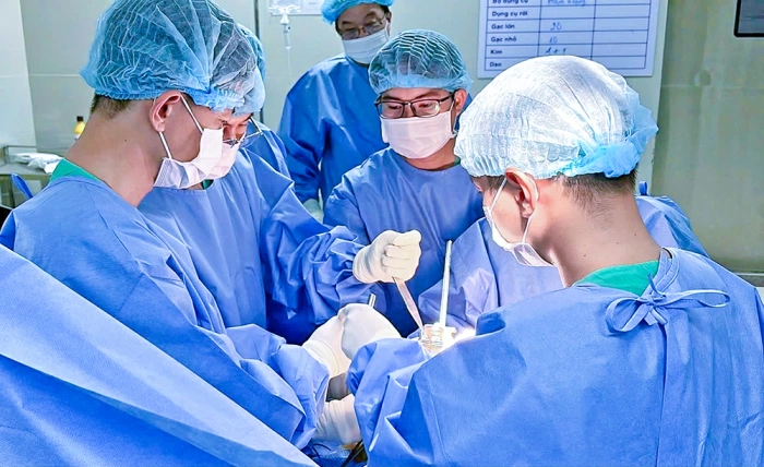 Thay khớp gối toàn phần- điều trị thoái hóa khớp mức độ nặng