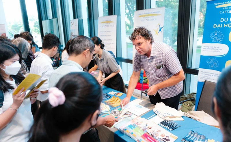 Với chính sách nhập cư cởi mở và nhu cầu nhân lực ngày càng tăng, Đức đang trở thành điểm đến hấp dẫn cho lao động quốc tế.