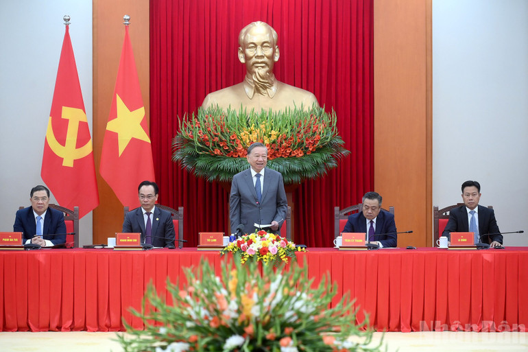 Các đại biểu tham dự cuộc tiếp. (Ảnh: ĐĂNG KHOA)