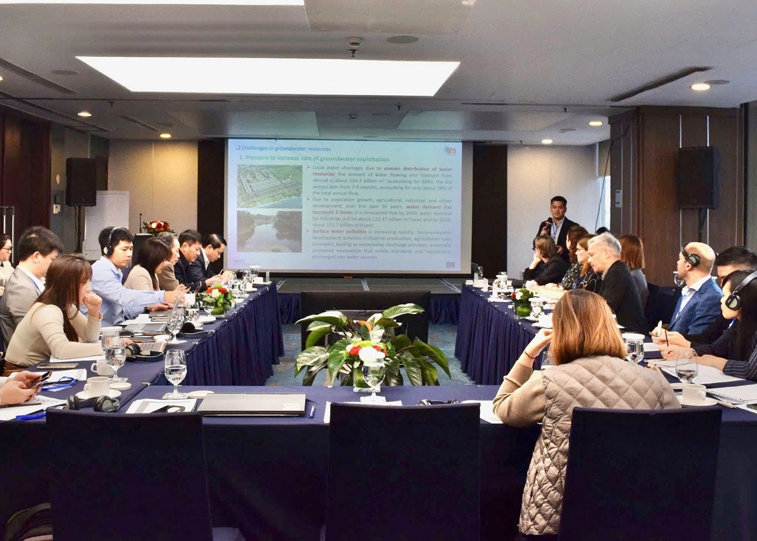 Cục Quản lý tài nguyên nước, Bộ Tài nguyên và Môi trường (cũ) phối hợp Đại sứ quán Phần Lan tại Hà Nội và Liên minh châu Âu tại Việt Nam tổ chức Hội thảo “Chia sẻ kinh nghiệm về quản lý bổ cập nước dưới đất”, tại Hà Nội, ngày 11/12/2024. (Ảnh: TTXVN)

