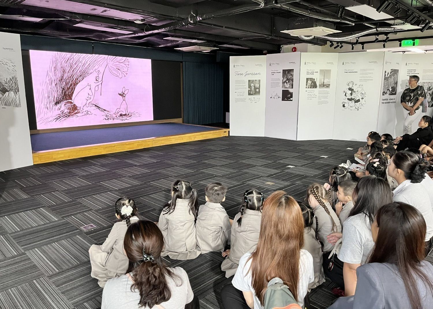 Đại sứ quán Phần Lan tại Việt Nam cùng Nhà xuất bản Kim Đồng và The Initiative of Childrens Book Creative Content (ICBC) tổ chức khai mạc “Tuần lễ Văn học Phần Lan - Trưng bày Tove Jansson & Moomin 80”, ngày 11/7/2025, tại Hà Nội. (Ảnh: TTXVN)

