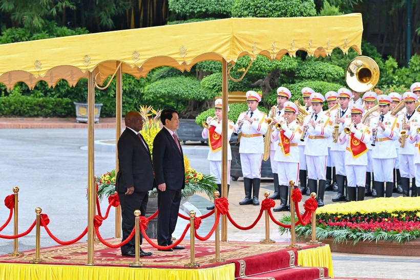 Chủ tịch nước Lương Cường chủ trì lễ đón cấp Nhà nước Tổng thống Nam Phi Matamela Cyril Ramaphosa (Ảnh: Thủy Nguyên)
