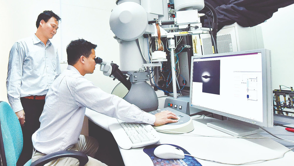 Hoạt động nghiên cứu khoa học tại Đại học Bách khoa Hà Nội. (Ảnh: NGUYỄN ĐĂNG)
