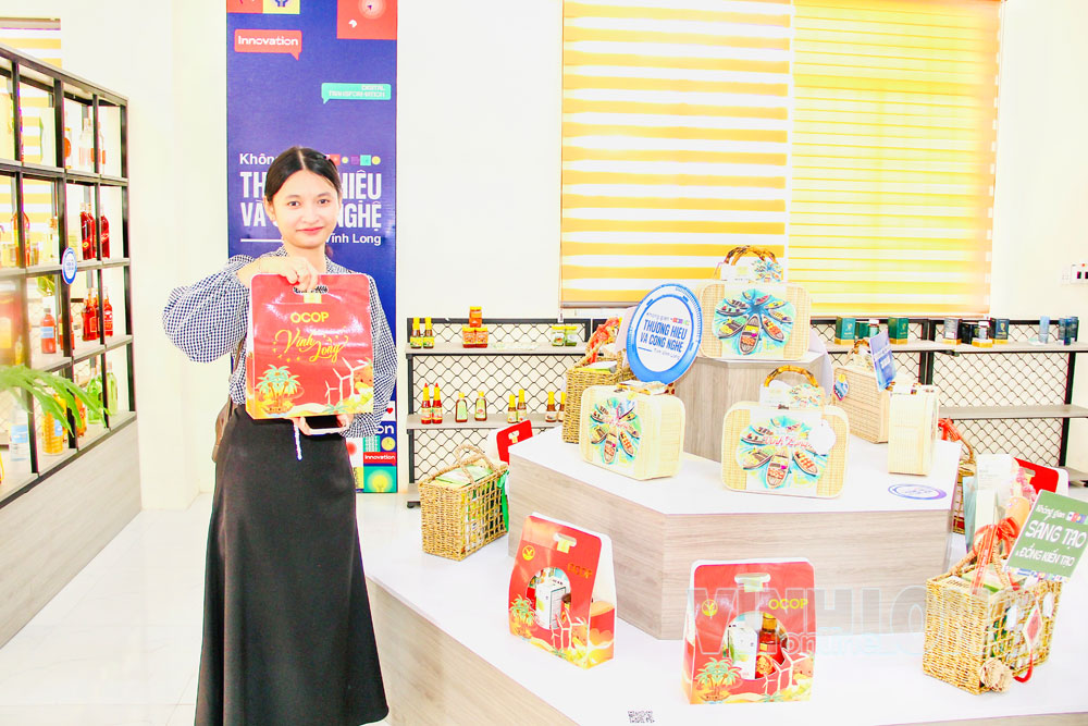 Nhiều sản phẩm của doanh nghiệp, cơ sở sản xuất được giới thiệu tại Không gian Thương hiệu và Công nghệ tỉnh.