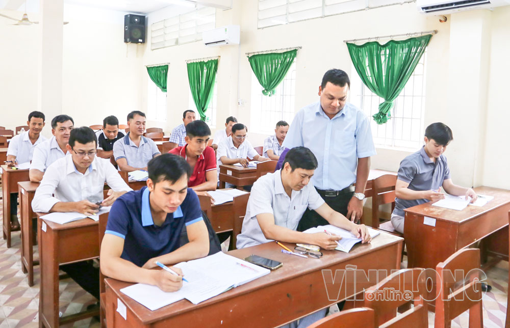 Lớp bồi dưỡng chữ Khmer tại Trung tâm Giáo dục nghề nghiệp - Giáo dục thường xuyên Trà Vinh. Ảnh: NGỌC XOÀN

