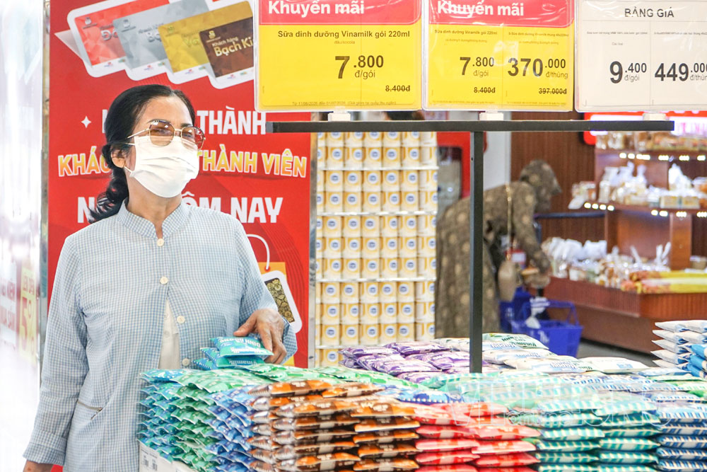 Các chương trình khuyến mại góp phần kích cầu tiêu dùng, thúc đẩy thị trường bán lẻ phát triển.

