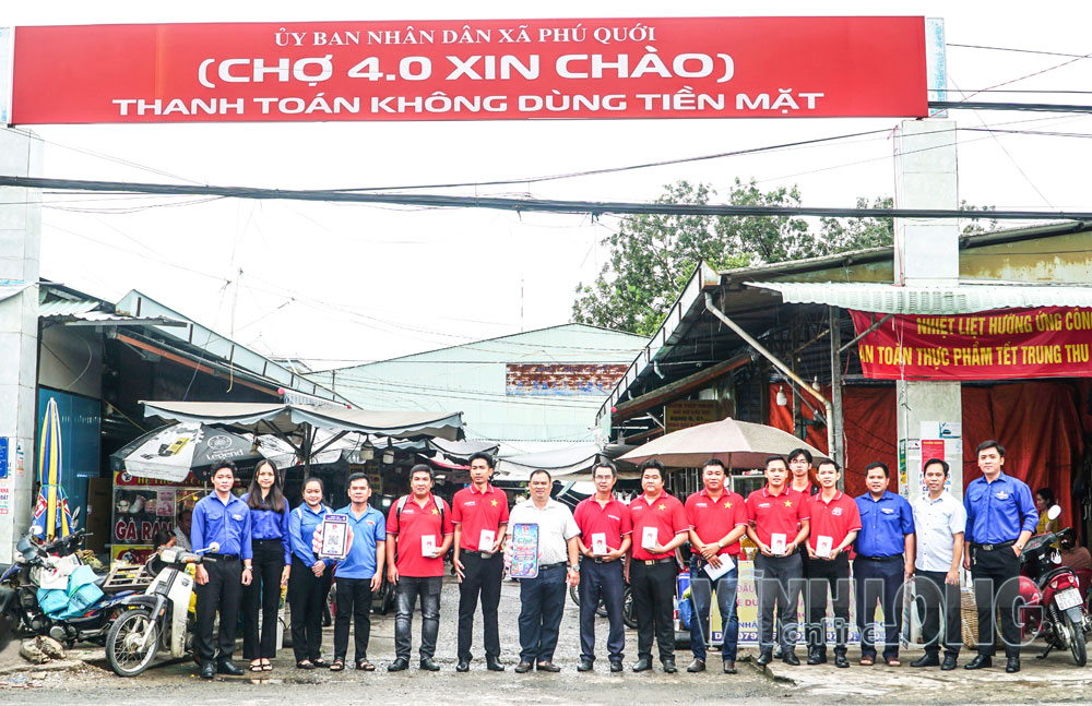 Lễ ra mắt mô hình “Chợ 4.0”- thanh toán không dùng tiền mặt tại chợ Phú Quới (ấp Phú Long A, xã Phú Quới).