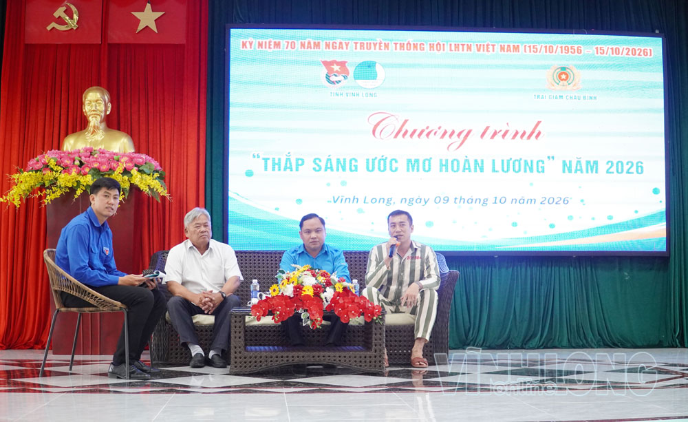 Anh P.V.T. phạm nhân đang cải tạo tại Phân trại số 1, Trại giam Châu Bình chia sẻ tại buổi trao đổi tại Chương trình Thắp sáng ước mơ hoàn lương.

