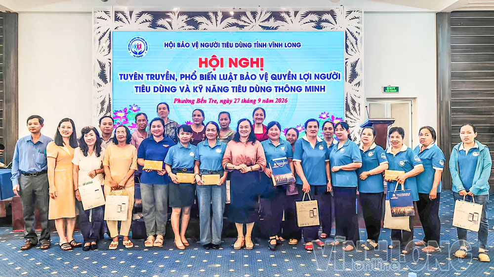 Hội Bảo vệ người tiêu dùng tỉnh tổ chức hội nghị tuyên truyền, phổ biến Luật Bảo vệ quyền lợi người tiêu dùng và kỹ năng tiêu dùng thông minh. Ảnh: THIỆN CHÍ