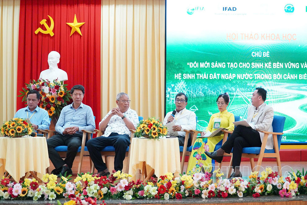 Các chuyên gia, nhà khoa học tham gia hội thảo.

