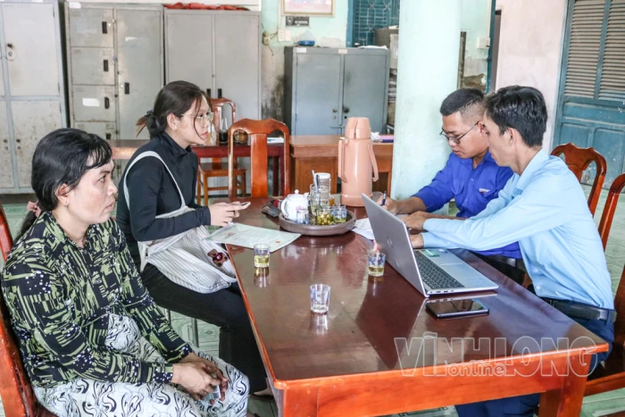 Dịch vụ công lưu động gần dân ở Thới Thuận