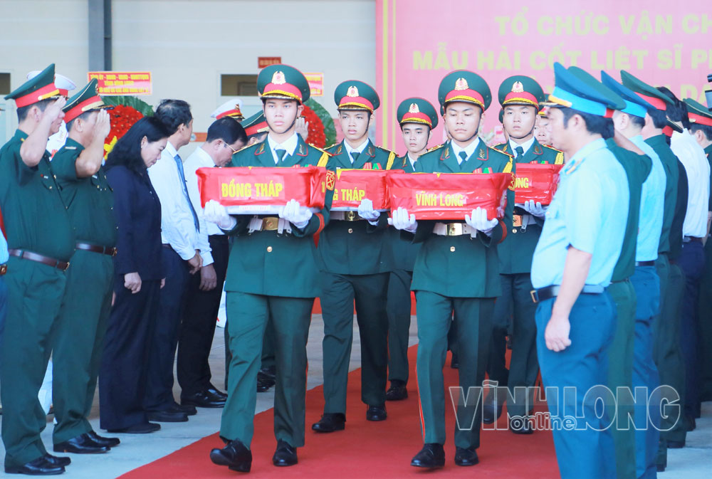 Tỉnh phối hợp vận chuyển bàn giao mẫu sinh phẩm hài cốt liệt sĩ đợt 2 bằng máy bay quân sự.

