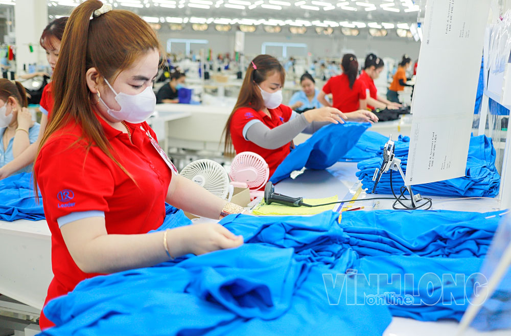 Sản xuất tại Công ty TNHH May mặc Leader (Việt Nam).

