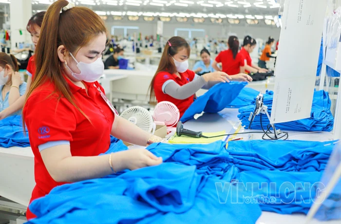 Sản xuất tiếp tục tăng trưởng, doanh nghiệp “chạy nước rút”