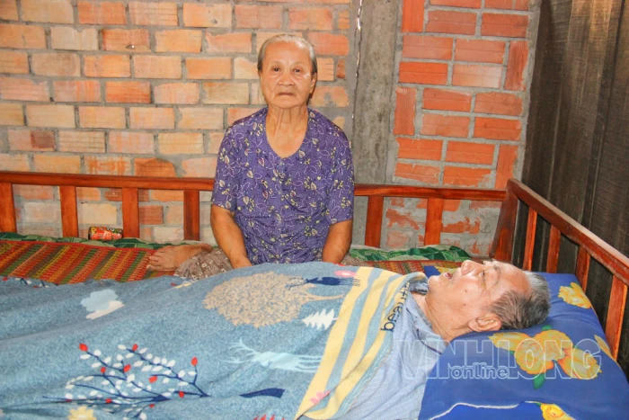 Tuổi già bệnh tật, vợ chồng ông Nguyễn Văn Sự mong được giúp đỡ