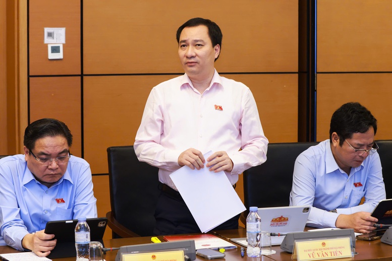 Đại biểu Quốc hội Vũ Văn Tiến (Hải Phòng) phát biểu tại thảo luận tổ