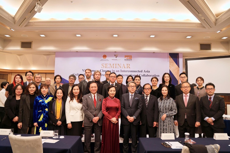 TS Ngô Phương Lan - Chủ tịch VFDA và các vị khách mời trong nước, quốc tế tham dự hội thảo “Điện ảnh Việt Nam trong một châu Á kết nối: Bản sắc văn hóa, sáng tạo và hợp tác quốc tế”

