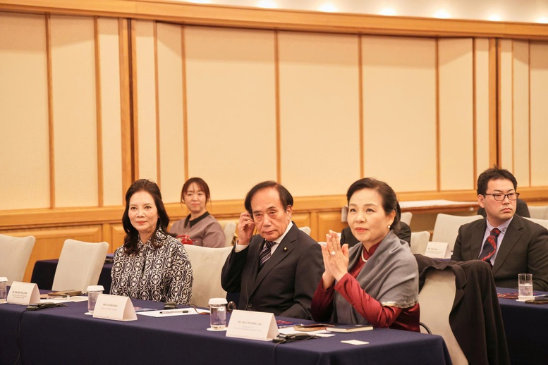 TS Ngô Phương Lan - Chủ tịch VFDA và ông Kiyoshi Ueda – Nghị sĩ Thượng viện Nhật Bản

