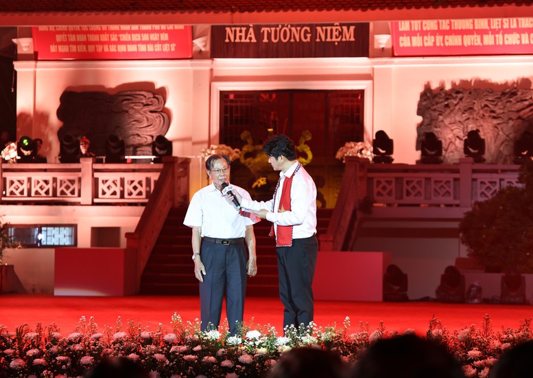 Bác sĩ Trần Văn Bản chia sẻ tại chương trình - Ảnh: chinhphu.vn/Thu Giang

