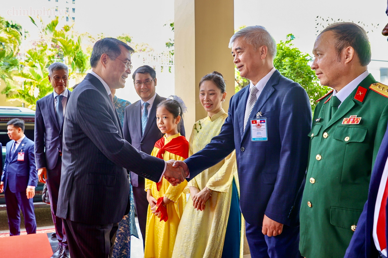 Thủ tướng Lê Minh Hưng gặp cộng đồng và các cơ quan đại diện Việt Nam tại Campuchia - Ảnh: chinhphu.vn/Nhật Bắc
