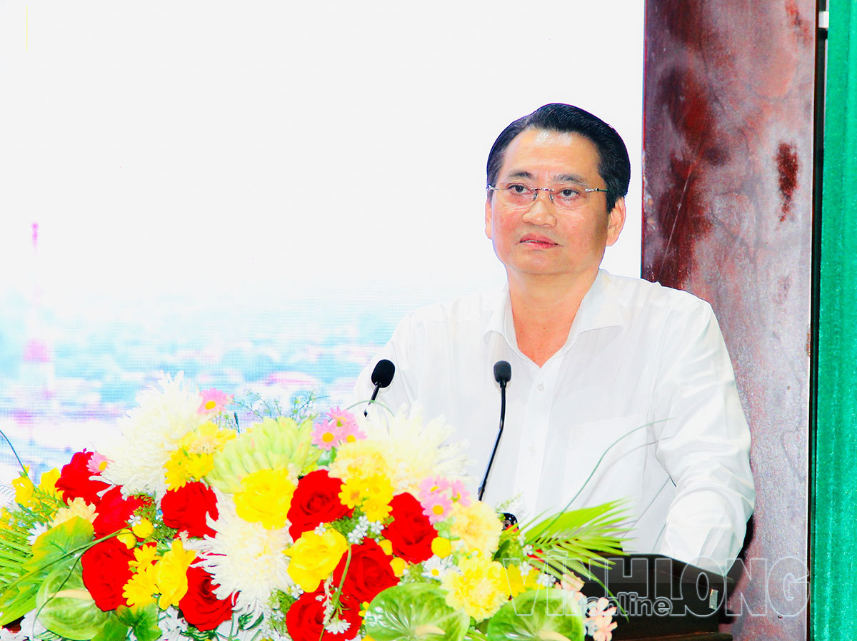 Đồng chí Nguyễn Quỳnh Thiện - Tỉnh ủy viên, Phó Chủ tịch UBND tỉnh phát biểu tại hội thảo.