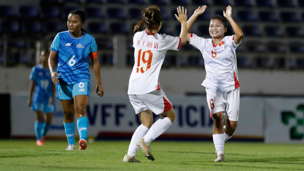 U17 nữ Việt Nam ghi bàn liên tiếp vào lưới U17 nữ Quần đảo Bắc Mariana. (Ảnh: VFF)
